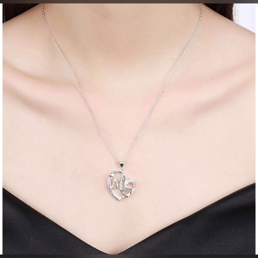 Women's Pendant Necklace